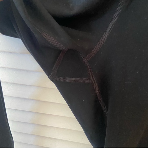 Girlfriend Collective High-Rise Compressive 7/8 Leggings in Black - Picture 8 of 9